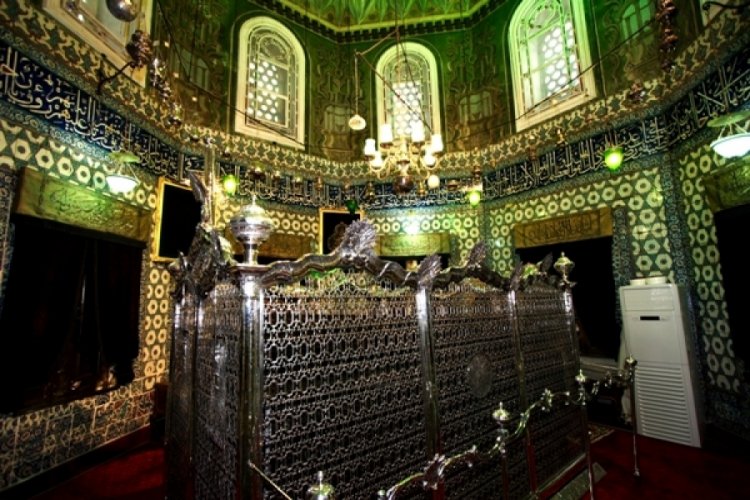 Ey&uuml;p Sultan T&uuml;rbesine &ccedil;eki&ccedil;li saldırı