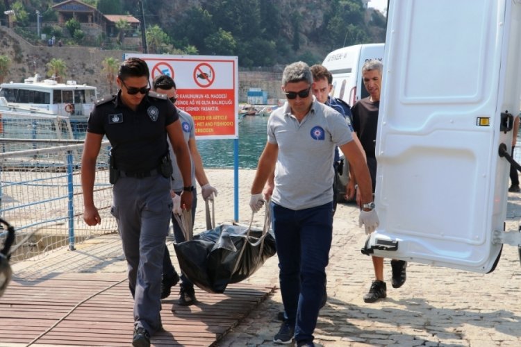 Emekli &ouml;ğretmen serinlemek i&ccedil;in girdiği denizde boğuldu