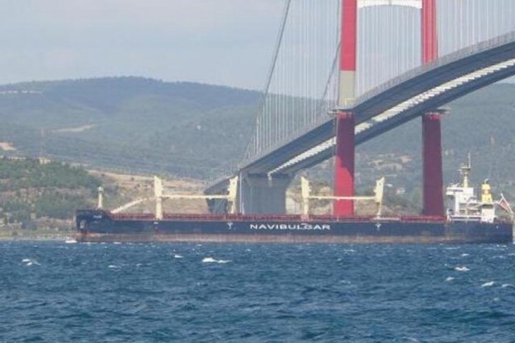 Rojen tahıl gemisi &Ccedil;anakkale Boğazı'nda