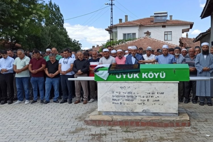 Kaza sonucu hayatını kaybeden anne ve bebeği aynı tabutta son yolculuğuna uğurlandı