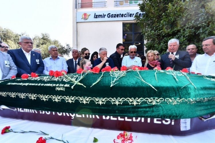 Gazeteci Hamdi T&uuml;rkmen, İzmir'de son yolculuğuna uğurlandı