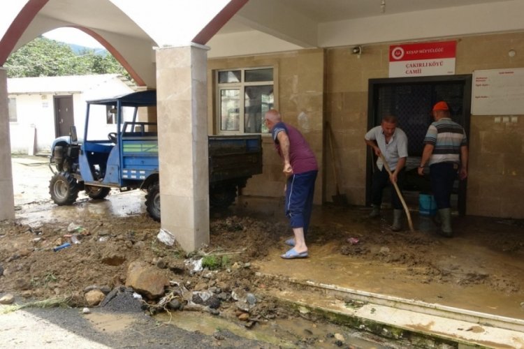 Giresun'da şiddetli yağış sel ve heyelana sebep oldu