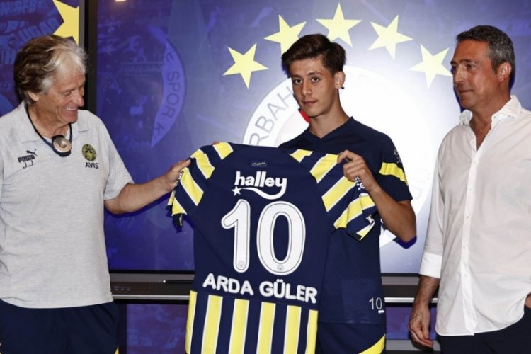 Fenerbah&ccedil;e'nin yeni 10 numarası Arda G&uuml;ler