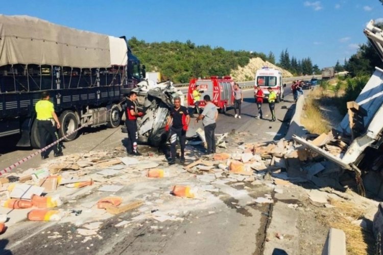 Hapşırık tutması kazaya neden oldu: 1'i &ccedil;ocuk 4 kişi yaralandı