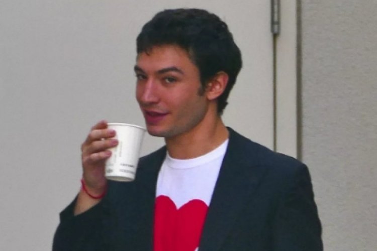 Ezra Miller'a hırsızlık su&ccedil;laması