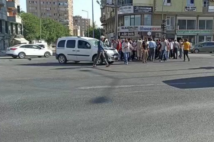 Kırmızı ışıkta ge&ccedil;en tır, motosiklet s&uuml;r&uuml;c&uuml;s&uuml;n&uuml; ezdi