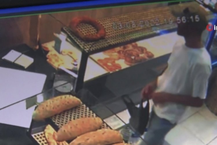 B&ouml;rek almaya diye geldi, SMA hastasının yardım kumbarasını &ccedil;aldı