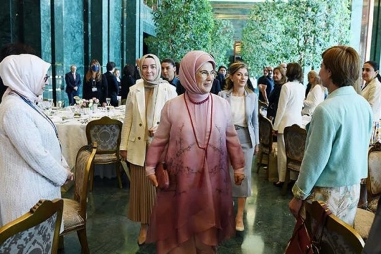 Emine Erdoğan, b&uuml;y&uuml;kel&ccedil;i eşleriyle bir araya geldi