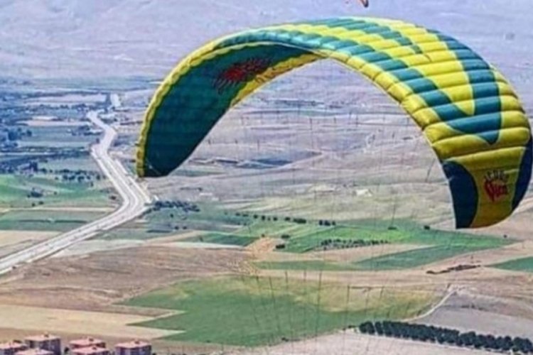 Metrelerce y&uuml;ksekten yere &ccedil;akılan paraş&uuml;t&ccedil;&uuml; yaşamını yitirdi