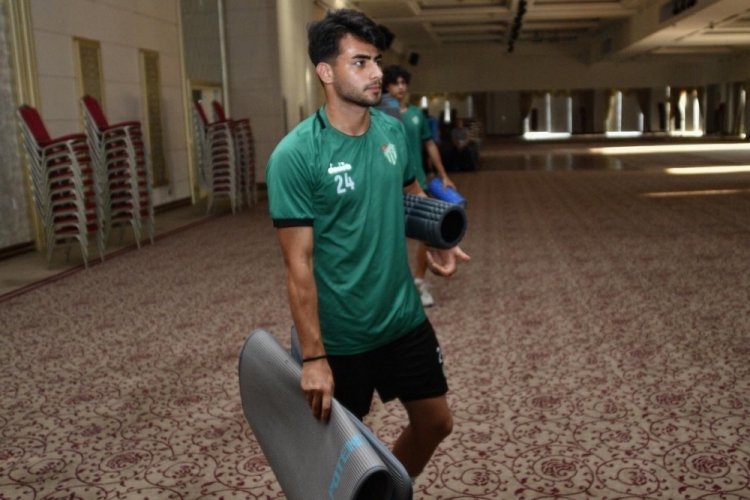 Bursaspor şiddetli yağmurdan salona ka&ccedil;tı