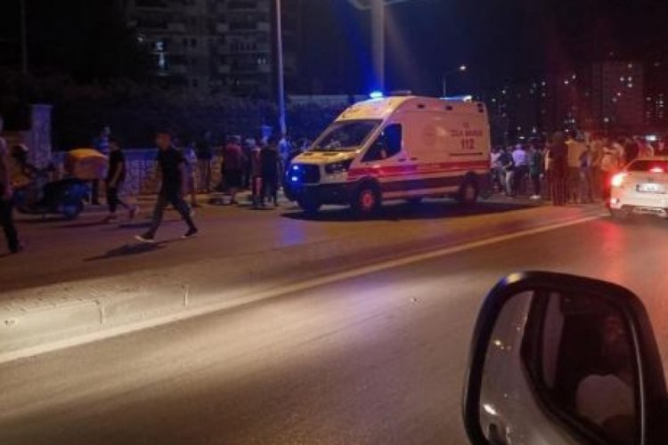 Bursa'da kontrolden &ccedil;ıkan ara&ccedil; kaldırıma &ccedil;ıktı: Yaralılar var&nbsp;