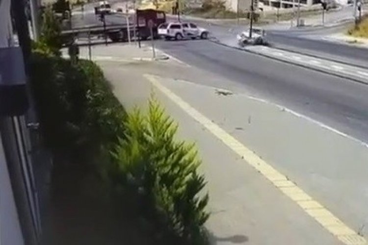Bursa'da kırmızı ışık ihlali yapan s&uuml;r&uuml;c&uuml; &ouml;l&uuml;mden d&ouml;nd&uuml;