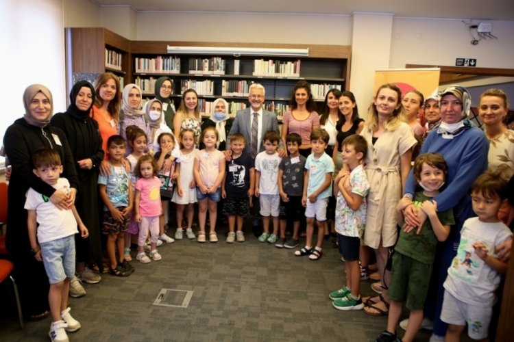 Bursa'da Başkan Erdem kitap okuyarak &ccedil;ocukların hayallerini dinledi