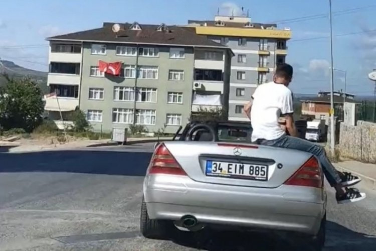 Otomobil &uuml;zerinde tehlikeli yolculuk
