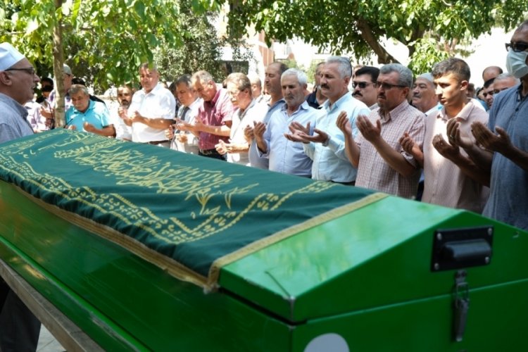 Paraş&uuml;t kazasında &ouml;len &ouml;ğretmen g&ouml;zyaşlarıyla uğurlandı