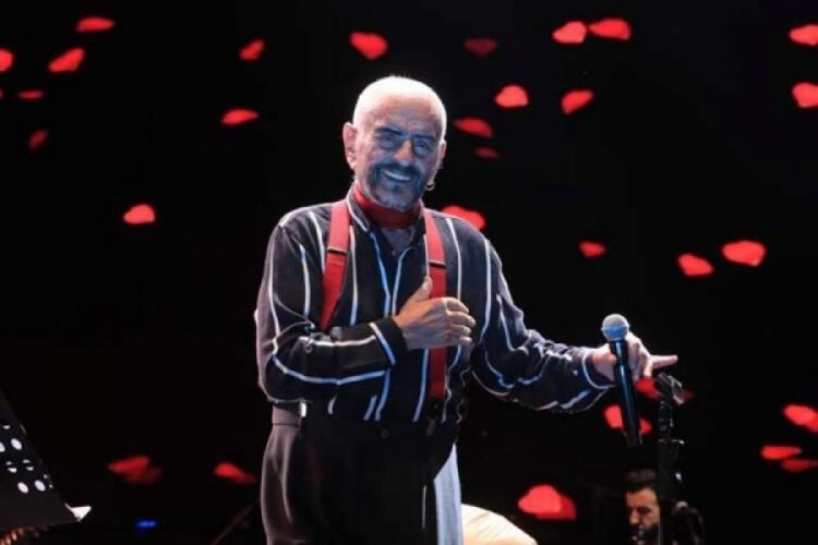 Alpay 55. sanat yılında sevenleri ve sanat&ccedil;ı dostlarıyla sahnede buluştu