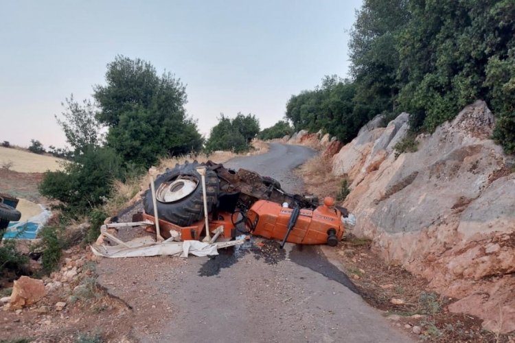 Trakt&ouml;r şarampole yuvarlandı: 1 &ouml;l&uuml;, 2 yaralı