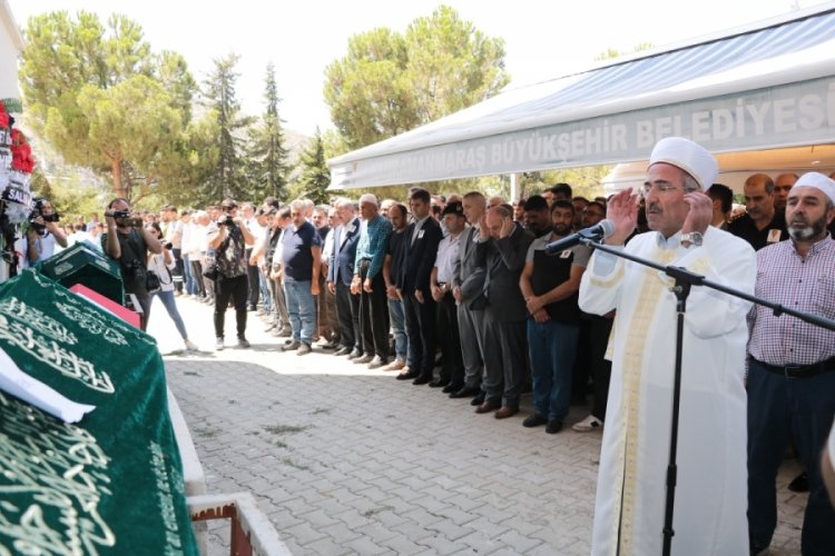 5 kişilik aile yan yana son yolculuğuna uğurlandı