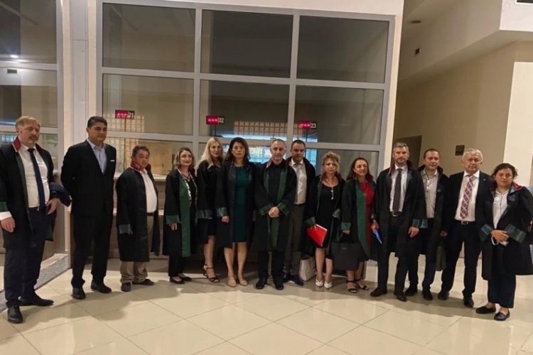 Katil zanlısı eski nişanlı duruşma salonunda savunma yapmak istedi