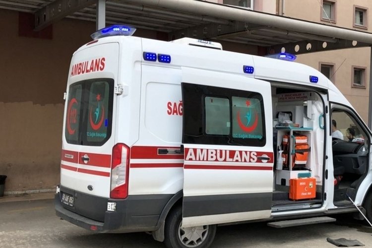 Kayalıklara d&uuml;şerek ayağı kırılan kadın kurtarıldı