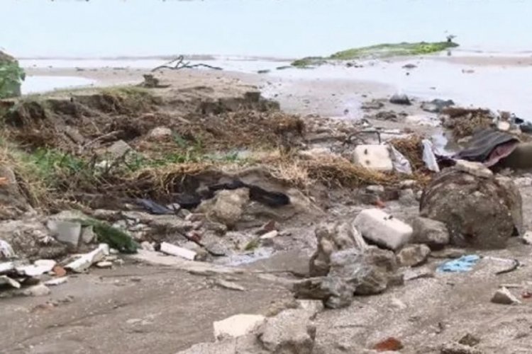 İstanbul Silivri'de sel suları plajı vurdu