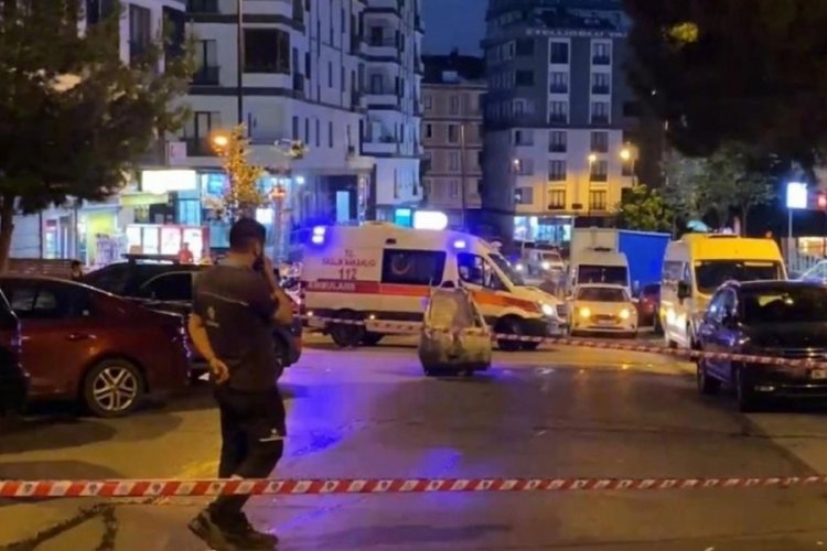 Freni boşalan kamyon 4 araca &ccedil;arptı
