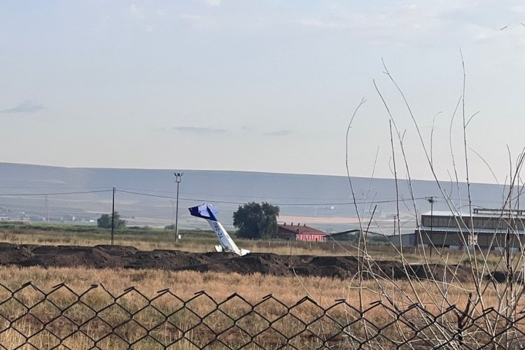 Zorunlu iniş yapan u&ccedil;ak g&uuml;n&uuml;n aydınlanmasıyla g&ouml;r&uuml;nt&uuml;lendi