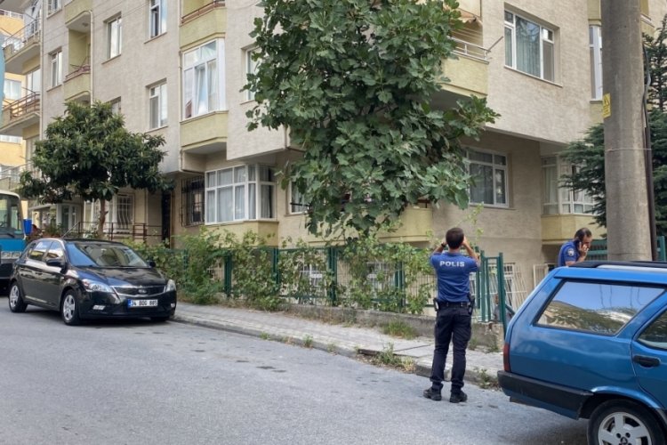 Yaşlı adamı kafasında bardak kırarak yaraladı