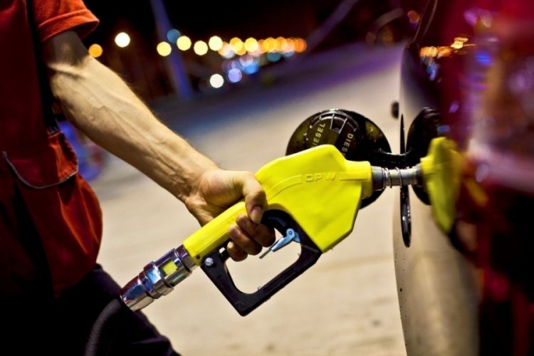 Brent petrol fiyatındaki d&uuml;ş&uuml;ş pompaya yansıyacak mı? (&Ouml;ZEL HABER)