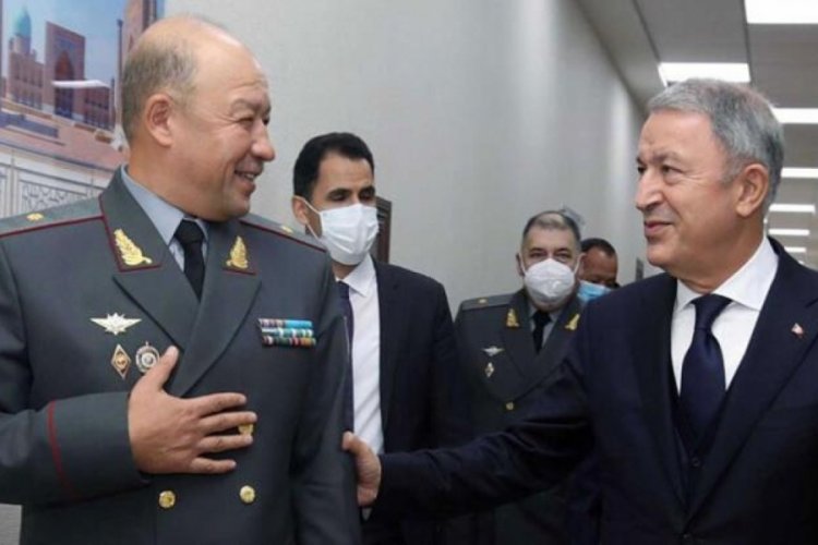 Bakan Akar, &Ouml;zbekistanlı mevkidaşıyla konuştu