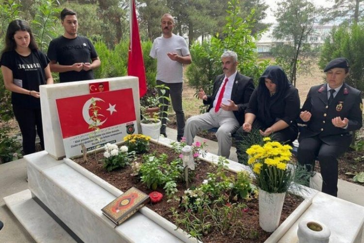 Şehit Baş&ccedil;avuş Ferhat Gedik, mezarı başında anıldı
