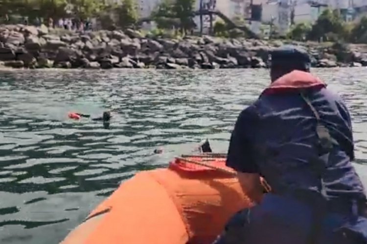 Akıntıya kapılan 2 &ccedil;ocuğu ekipler kurtardı