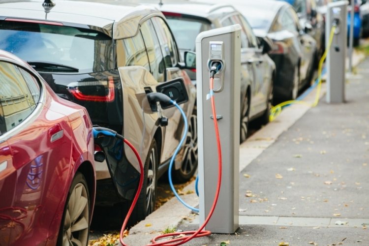 Elektrikli ve hibrit otomobillere ilgi artıyor: İlk altı ayda 12 bin 144 ara&ccedil; satıldı