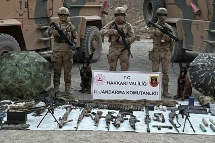 Hakkari'de &ccedil;ok sayıda silah ve m&uuml;himmat ele ge&ccedil;ildi