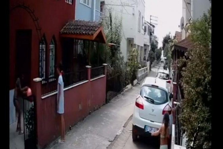 Daracık sokakta &ccedil;ocuklara dehşeti yaşattı!