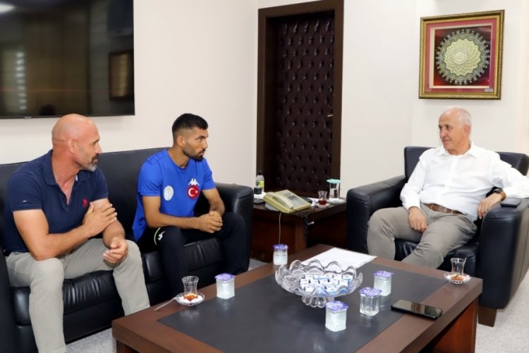Kick Boks sporcusu Hatip madalya ile d&ouml;nmek istiyor