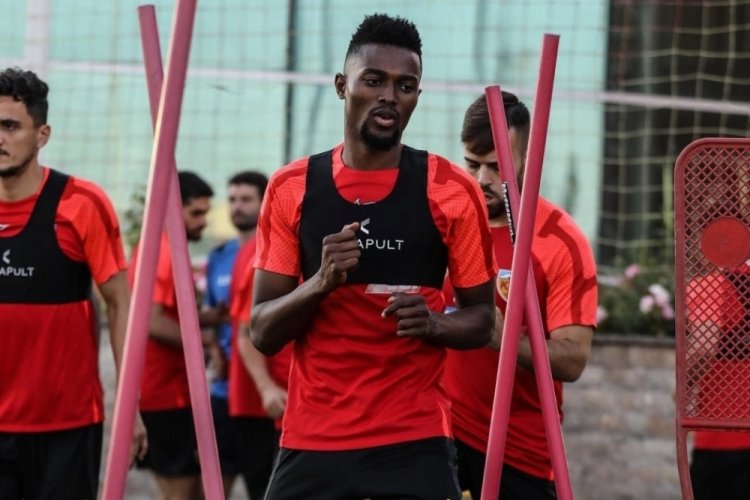 Kayserispor kadrosu a&ccedil;ıklandı