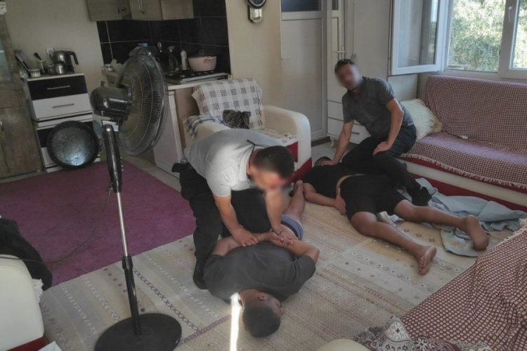 Bursa'da Emir &Ccedil;elik cinayetinin failleri İzmir'de yakalandı
