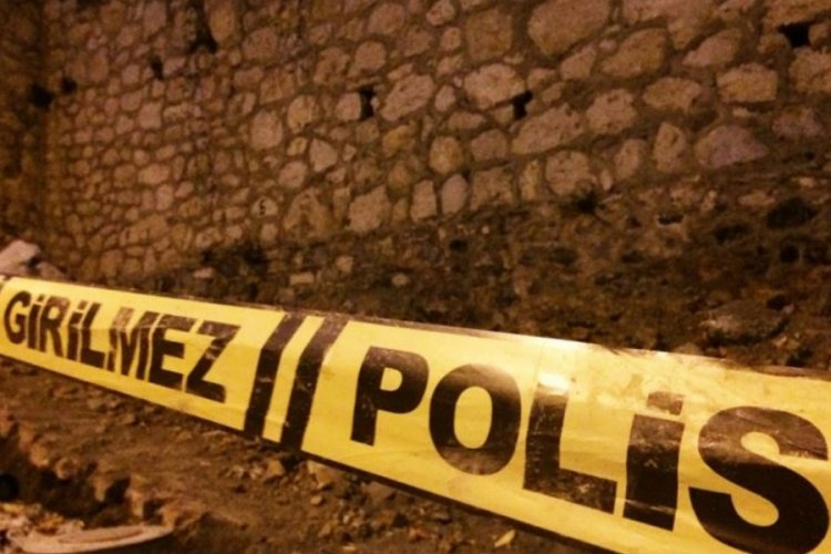 Dehşet: Yol kenarında erkek cesedi bulundu