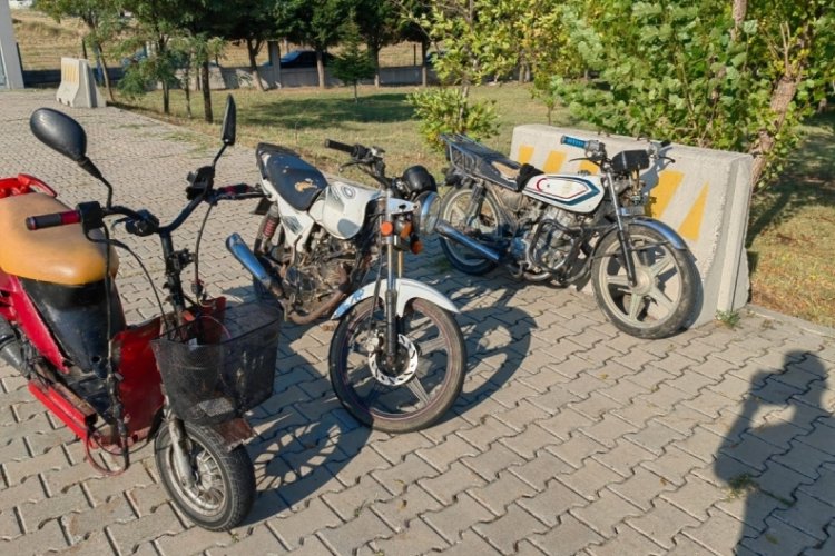 Tescilsiz motosikletler trafikten men edildi