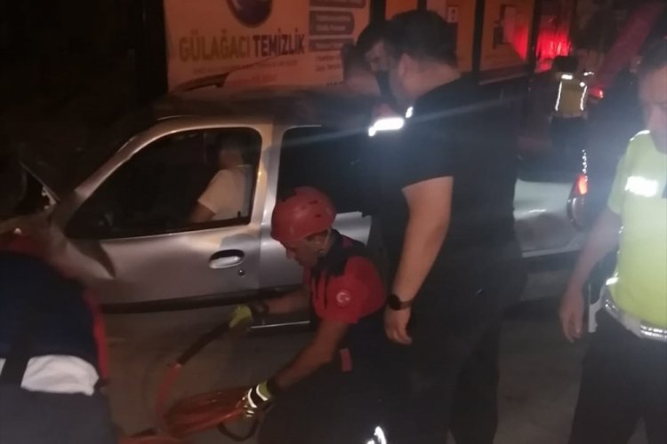 Denizli'de iki otomobil &ccedil;arpıştı: 1 &ouml;l&uuml;, 4 yaralı