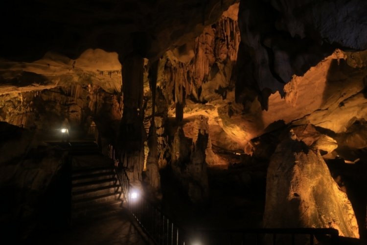 Dupnisa Mağarası turistlerin ilgi odağı
