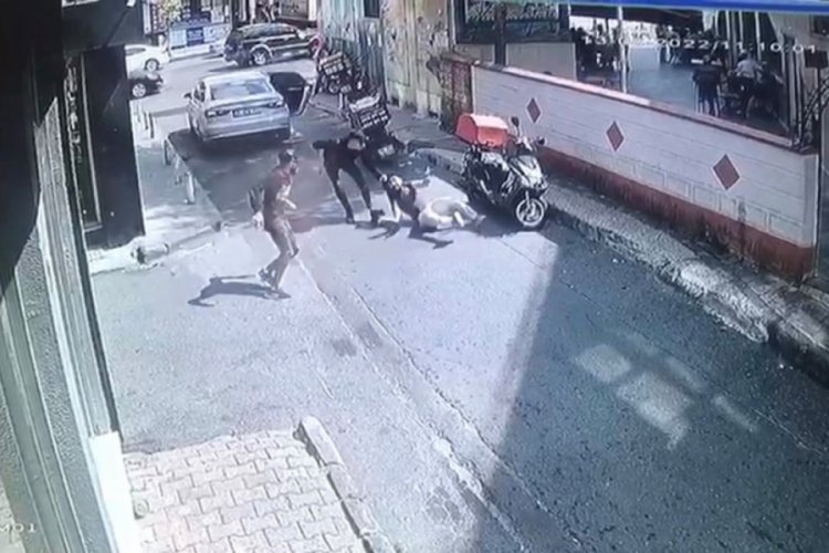 Film gibi olay: Biber gazıyla ka&ccedil;ırmaya &ccedil;alıştılar