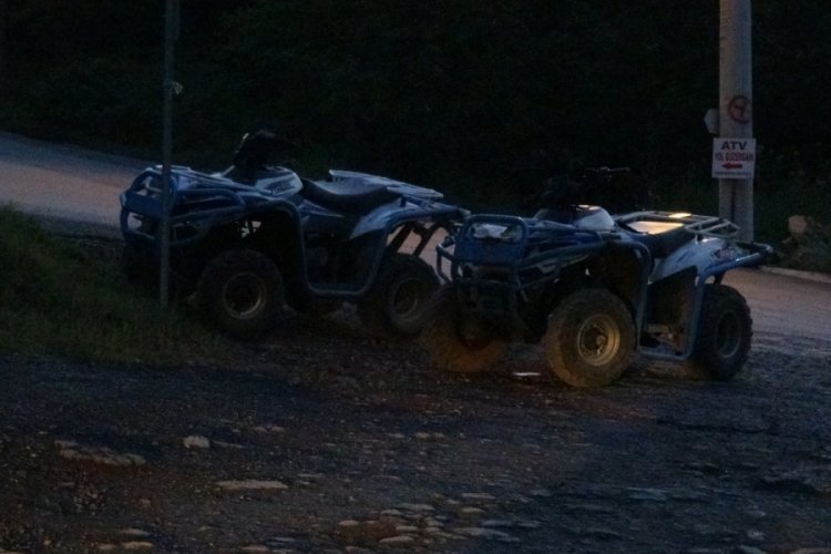 Yaşlı kadın, ATV ile takla attı