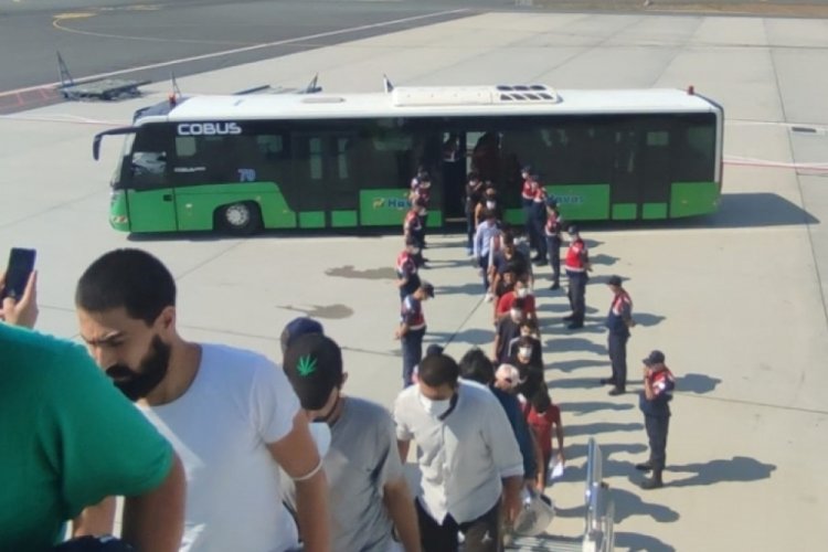 227 Afganistan uyruklu g&ouml;&ccedil;men, sınır dışı edilmek &uuml;zere İstanbul'a g&ouml;nderildi
