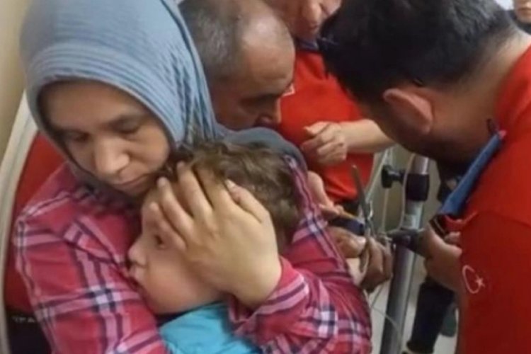 Niğde'de parmağı musluk y&uuml;z&uuml;ğ&uuml;ne sıkışan k&uuml;&ccedil;&uuml;k &ccedil;ocuğun imdadına itfaiye yetişti!