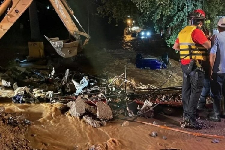 Meksika'da &ccedil;ıkan fırtınada3 kişi hayatını kaybetti