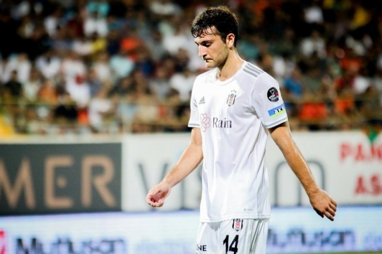Beşiktaş kariyerine kırmızı kartla başladı