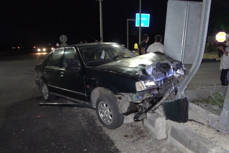 Kırıkkale'de iki otomobil &ccedil;arpıştı! Yaralılar var