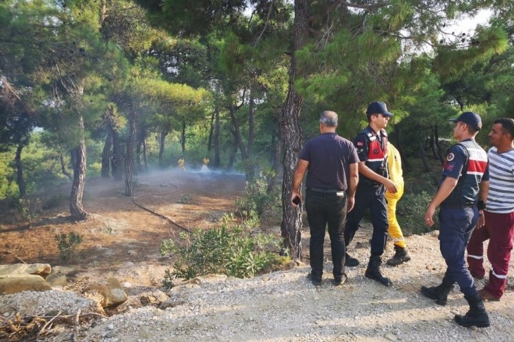 Askerler yangına ayaklarıyla m&uuml;dahale etti